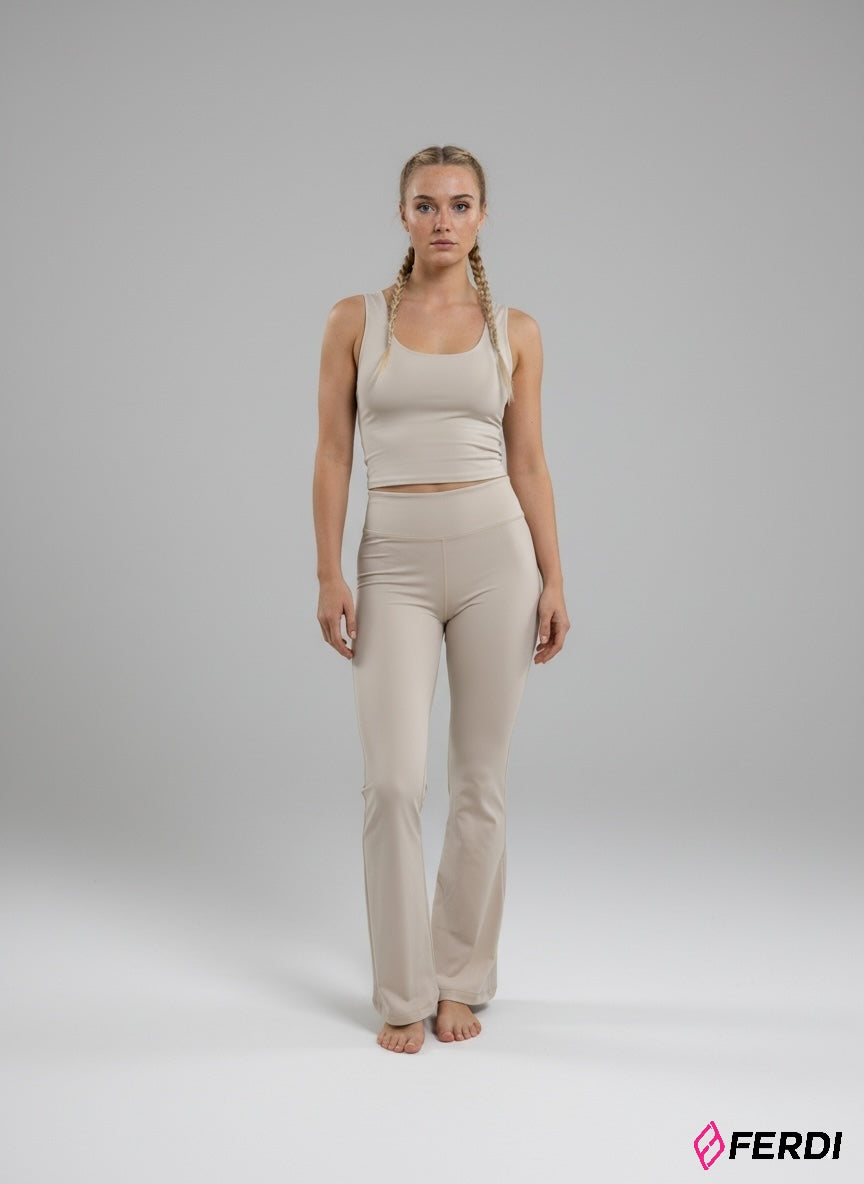 Conjunto Esencial "SerenityFlow" Beige – Top y Pantalón Acampanado de Alto Rendimiento